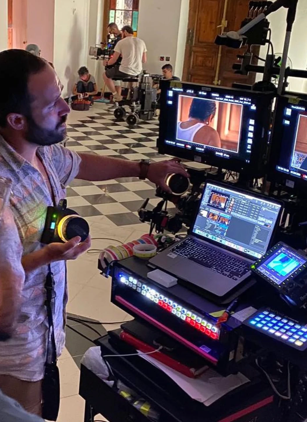 En el set, diafragma en mano.